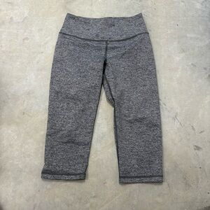 VICTORIA'S SECRET VSX GRAY KNOCKOUT LEGGINGS CAPRI SZ SMALL